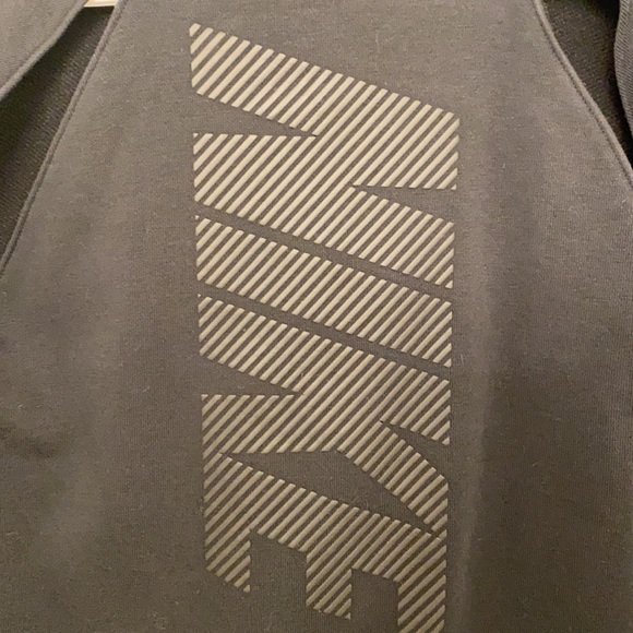 Nike Dri-Fit work-out top - Picture 4 of 9